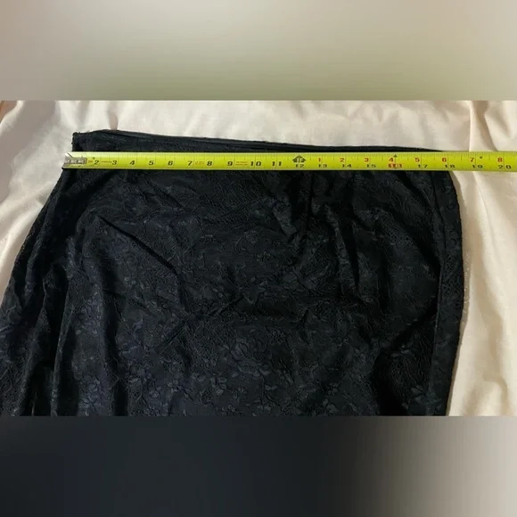 St. John lace skirt - Picture 8 of 8